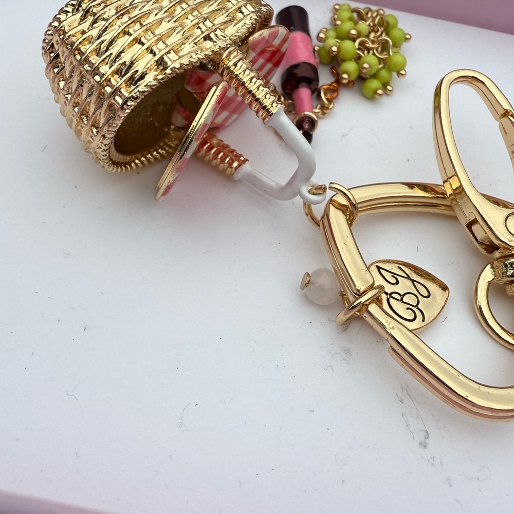 NWT! Betsey Johnson Grapes Wine Picnic with Basket Charm Keychain - Picture 6 of 10